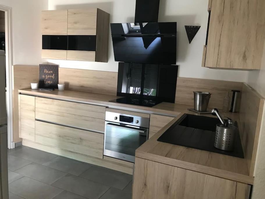 Appartement Avec Terrasse Centre De La Bastide Carcassonne Exterior foto